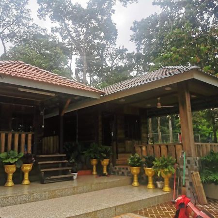 Homestay Dusun Ana Balun Slim River Esterno foto